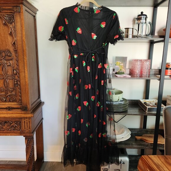 Super Cute Strawberry Dress Large Puff Sleeves Ruffle Sequins Lined V-Neck - Picture 3 of 6